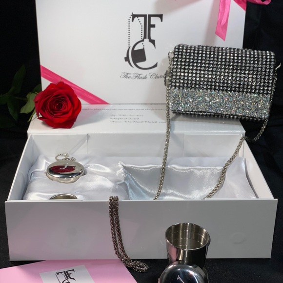 8oz Flask Clutch